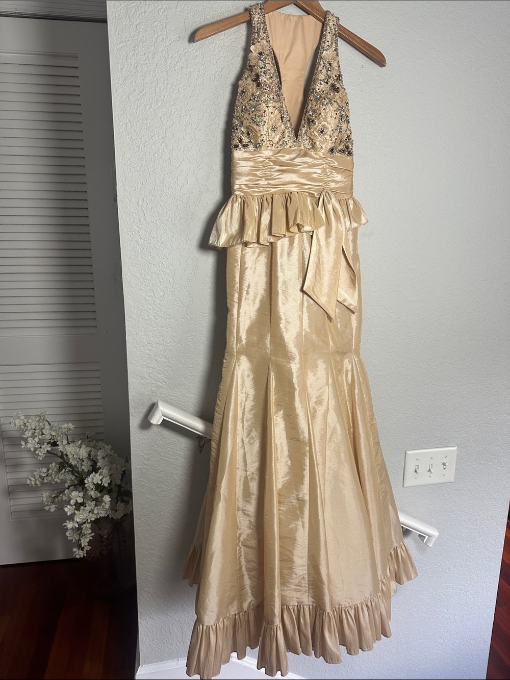 Tony Bowls Champagne Beaded Formal Gown Mermaid Embellished Gala Evening Event